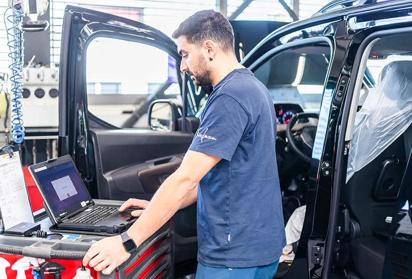 Unterhalt und Reparatur Fahrzeugpolieren Garage Kaufmann AG Wittenbach, St. Gallen